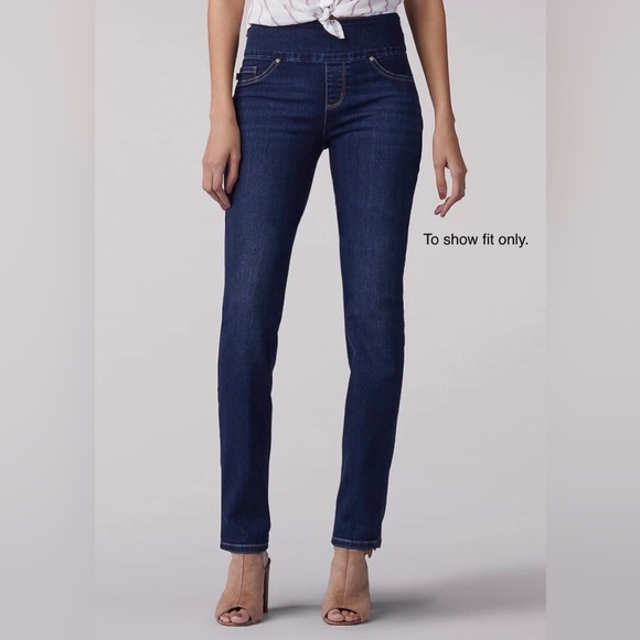 Lee Women’s Gray Sculpting Slim Fit Slim Leg Pull-On Jeans Size 18S- Irregular - Picture 11 of 12